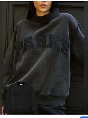Parke Gray Mockneck Sweatshirt with Raised Appliqué
SM